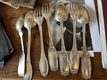 Lot de trois couverts comprenant : fourchette...