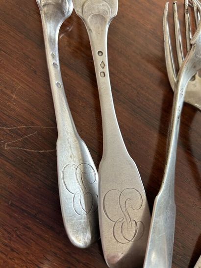 Neuf fourchettes en argent uniplat, pour...