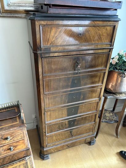 Petit SECRETAIRE simulant chiffonier ouvrant...