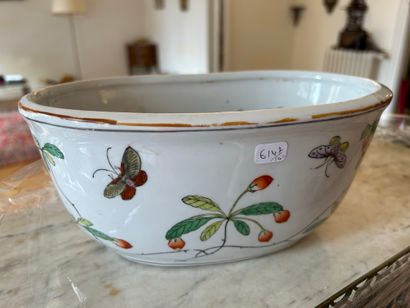 Cache-pot ovale en porcelaine polychrome...