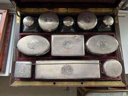 Coffret de voyage de la maison Th. ANNEE...