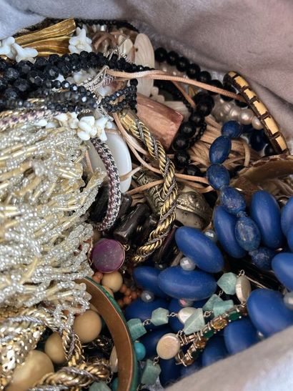 Lot de BIJOUX fantaisie
