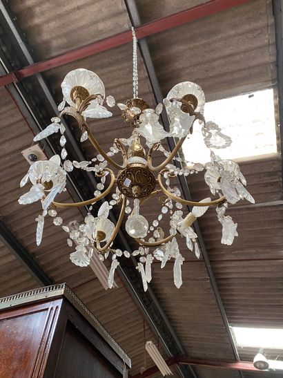 Un lustre à pendeloques
H78, D58cm