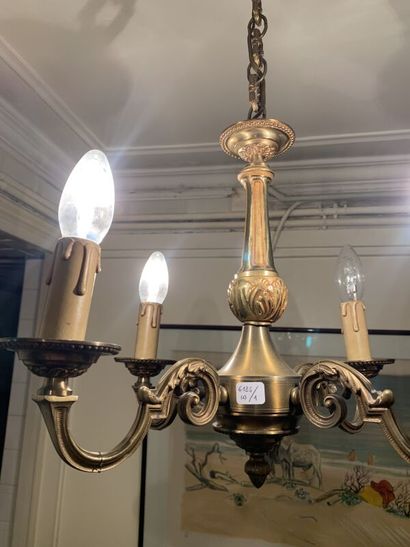Suspension set including : 
- A Louis XVI-style...