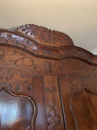 Carved wood cabinet opening with two doors,...