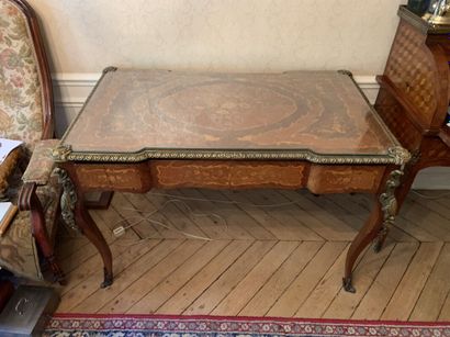 Flat desk in veneered wood with scrolls and...