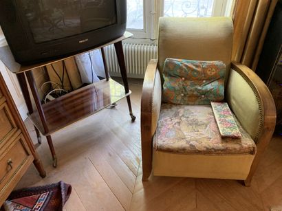 Set comprising a 50's TV stand with brace...