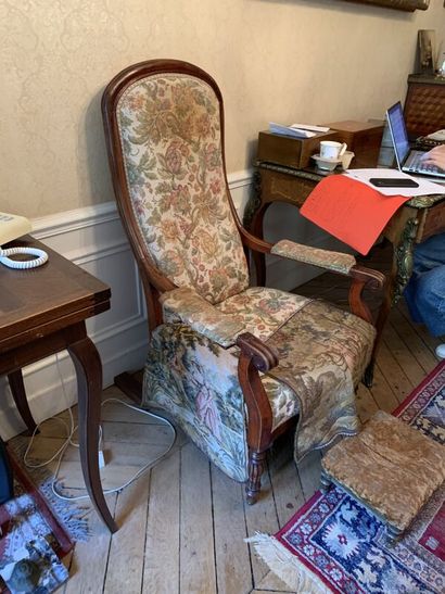 Antique game table, regional work. 
75 x...