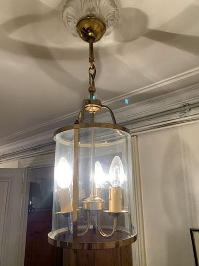 Suspension set including : 
- A Louis XVI-style...