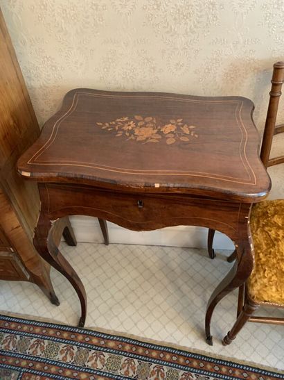 Chiffonier in veneered wood and rose marquetry...