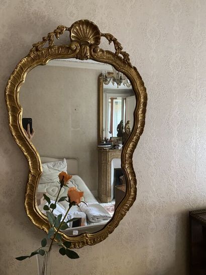 Gilded wood Rocaille-style mirror. H95xW...