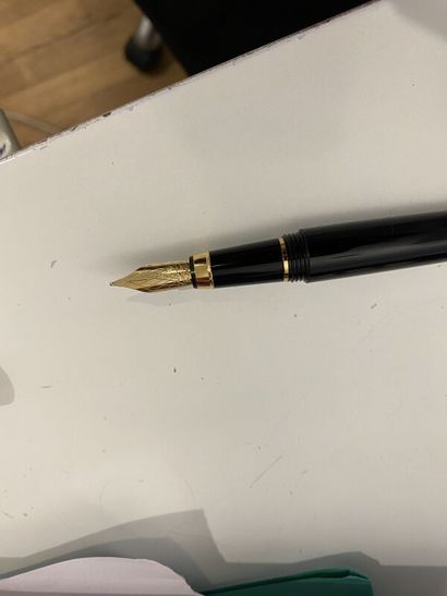 CARTIER, R fountain pen in black composite,...