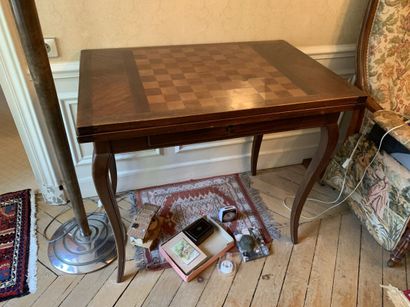 Antique game table, regional work. 
75 x...