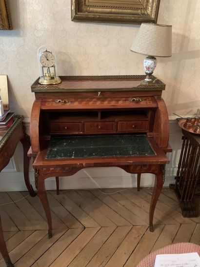Small cylinder desk in veneered wood and...