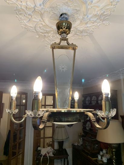 Suspension set including : 
- A Louis XVI-style...