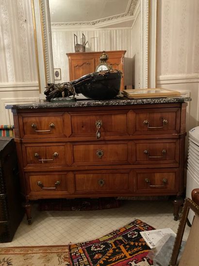 Mahogany and mahogany veneer chest of drawers,...