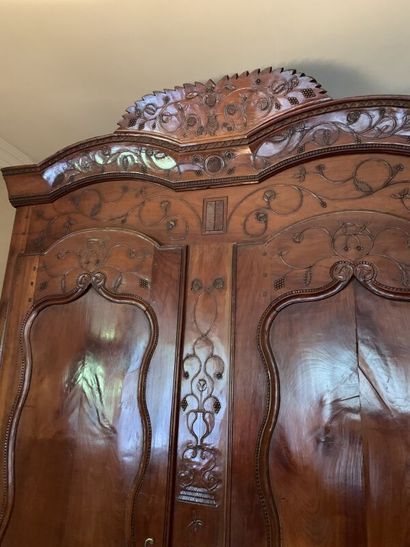 Carved wood cabinet opening with two doors,...