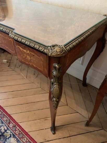 Flat desk in veneered wood with scrolls and...