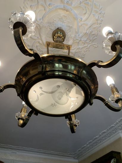 Suspension set including : 
- A Louis XVI-style...