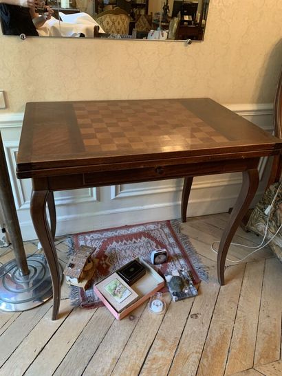 Antique game table, regional work. 
75 x...