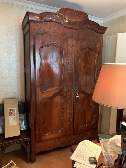 Carved wood cabinet opening with two doors,...