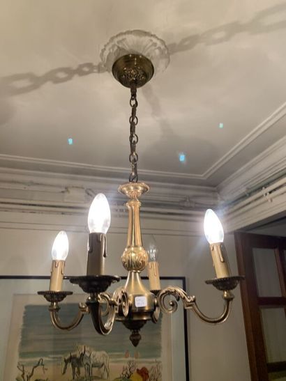 Suspension set including : 
- A Louis XVI-style...