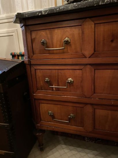 Mahogany and mahogany veneer chest of drawers,...