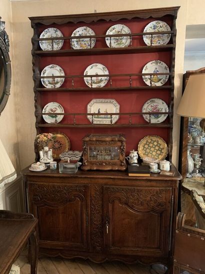 Buffet vaisselier in carved molded wood with...