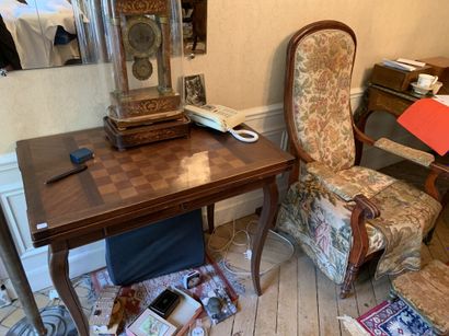 Antique game table, regional work. 
75 x...