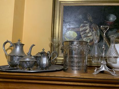 LOT comprising a pewter service (5 pieces),...