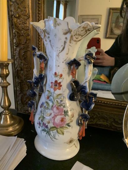 Pair of porcelain vases from Paris.
Height:...