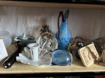 A lot of trinkets including glassware by...