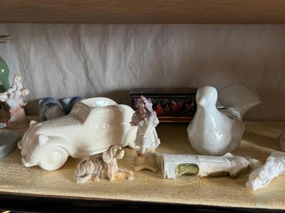 A lot of ceramics and various earthenware...