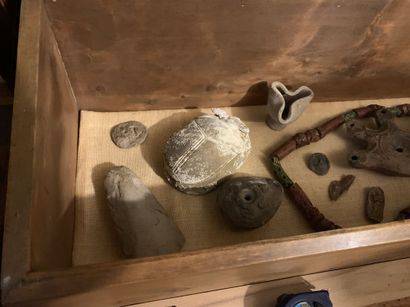 Lot of archaic terracotta: oil lamp, nec...