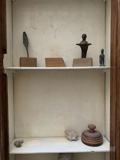 Lot of small terracotta statuettes and vases....