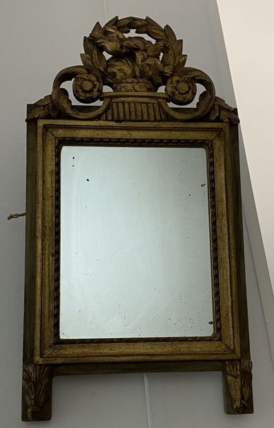 Small mirror, gilded wood frame. 53 x 28.5...