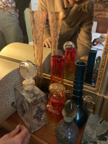 Set of three soliflor vases and three flasks,...