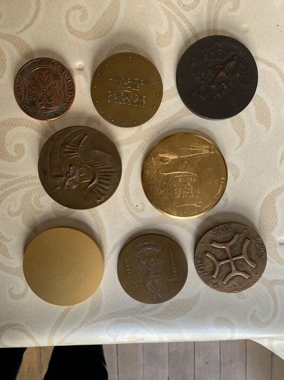LOT of 14 decorative medals in gilded br...