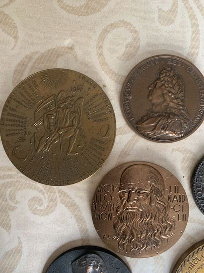 LOT of 14 decorative medals in gilded br...