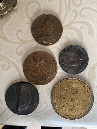 LOT of 14 decorative medals in gilded br...