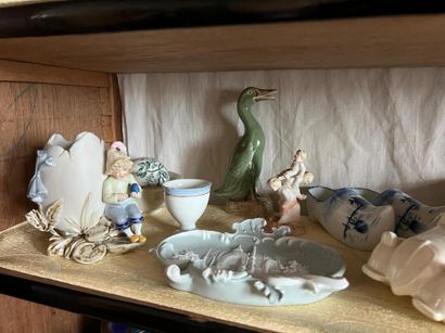 A lot of ceramics and various earthenware...