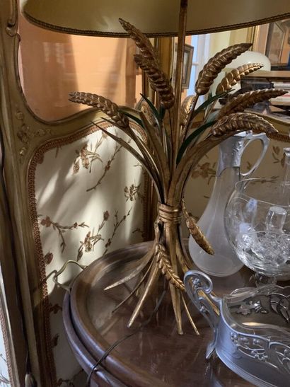 Gilded brass lamp, the shaft featuring corolla-shaped...