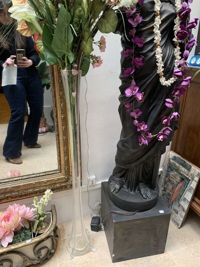 Large molded glass soliflore. Height: 100...