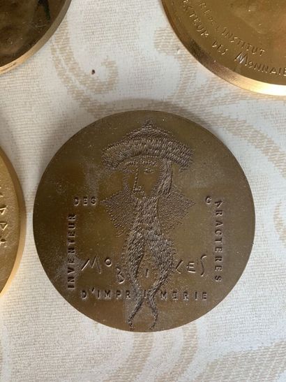 LOT of 14 decorative medals in gilded br...