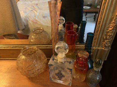 Set of three soliflor vases and three flasks,...
