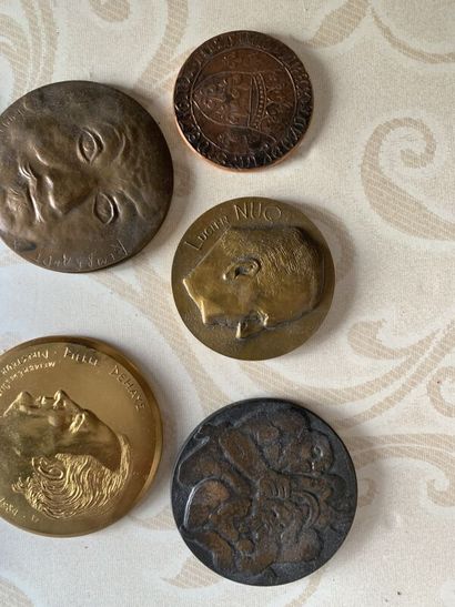 LOT of 14 decorative medals in gilded br...