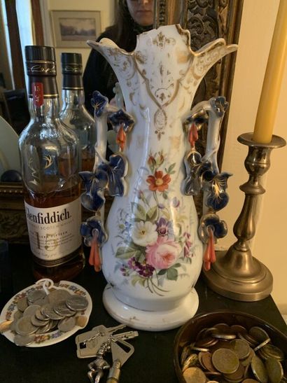 Pair of porcelain vases from Paris.
Height:...