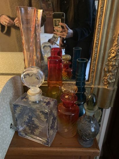 Set of three soliflor vases and three flasks,...