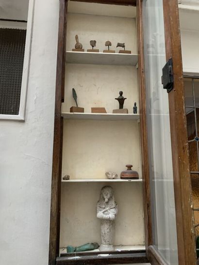 Lot of small terracotta statuettes and vases....