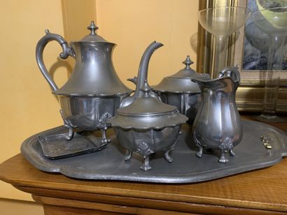 LOT comprising a pewter service (5 pieces),...